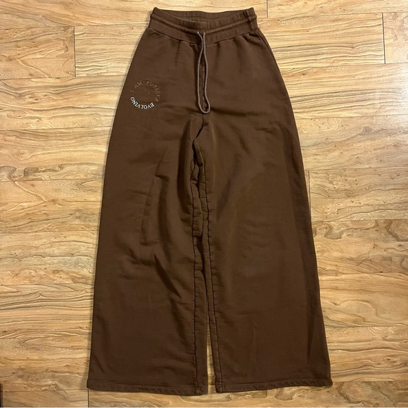 Mayfair the Label i am evolving flared sweatpants - Picture 3 of 6